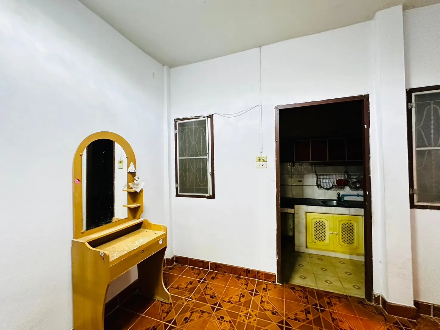 บ้านแฝดชั้นเดียว 32ตรว หมู่บ้านชนากาญจน์3 ต เนินพระ อ เมือง จ ระยอง ขายต่ำกว่าราคาประเมิน 1 แสน ซื้อบ้านมีเงินติดกระเป๋า 