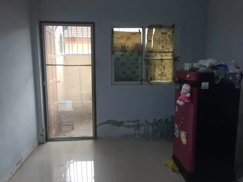 ขายถูก ทาวน์เฮ้าส์ชั้นเดียว 26 ตรว หมู่บ้านเลค เลเจนท์ ต ตะเคียนเตี้ย อ บางละมุง จ ชลบุรี ขายต่ำกว่าราคาประเมิน 1 แสน ซื้อบ้านมีเงินติดกระเป๋า 