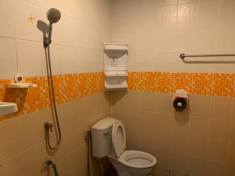 ขายถูก ทาวน์เฮ้าส์ชั้นเดียว 22 5ตรว หมู่บ้านเทพประทานพร8 ต บ่อวิน อ ศรีราชา จ ชลบุรี ขายต่ำกว่าราคาประเมิน 1 แสน ซื้อบ้านมีเงินติดกระเป๋า 