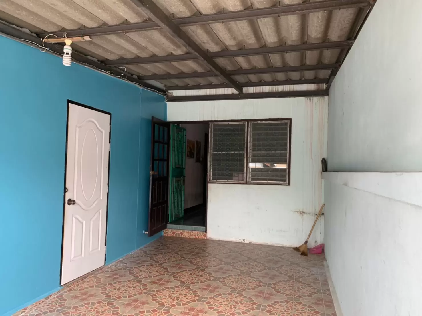 ทาวน์เฮ้าส์ชั้นเดียว 21 1 ตรว หมู่บ้านชื่นสมใจ ต หนองละลอก อ บ้านค่าย จ ระยอง ขายต่ำกว่าราคาประเมิน 1 แสน ซื้อบ้านมีเงินติดกระเป๋า 