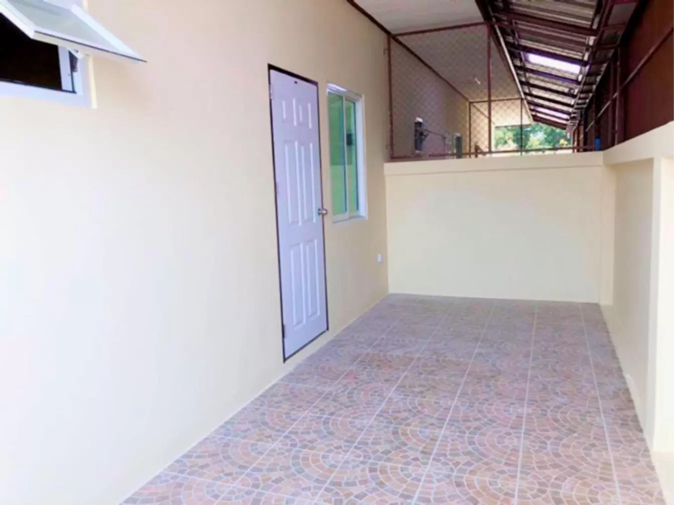 ขายถูก ทาวน์เฮ้าส์ชั้นเดียว 24ตรว หมู่บ้าน9999วิลเลจ อ ปลวกแดง จ ระยอง ขายต่ำกว่าราคาประเมิน 1 แสน ซื้อบ้านมีเงินติดกระเป๋า 