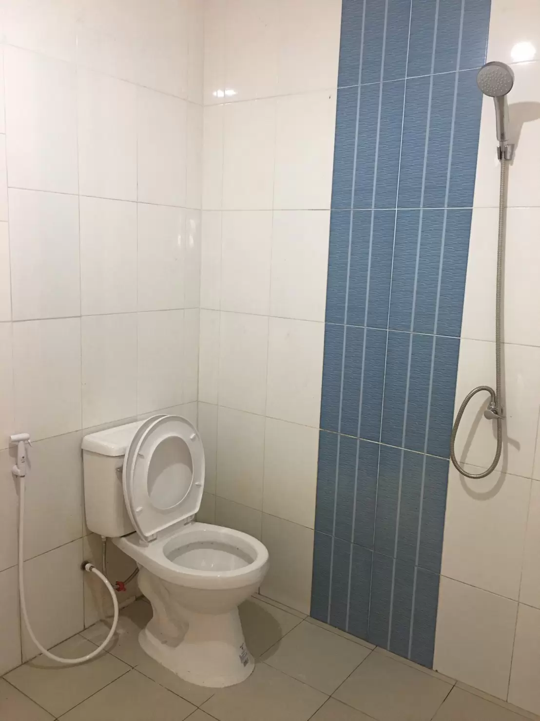 ขายถูก บ้านแฝดชั้นเดียว หมู่บ้านริมบึง ต แม่น้ำคู้ อ ปลวกแดง จ ระยอง ขายต่ำกว่าราคาประเมิน 1 แสน ซื้อบ้านมีเงินติดกระเป๋า 