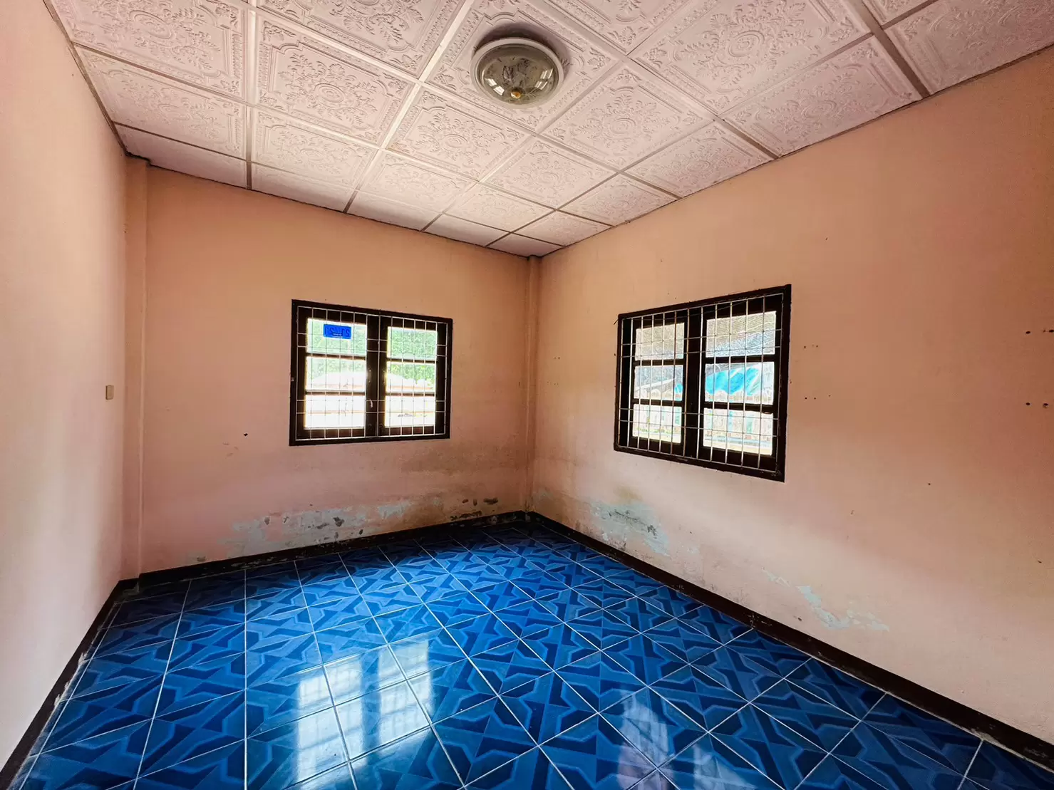 บ้านแฝดชั้นเดียว หมู่บ้านแผ่นดินทอง ต ทับมา อ เมือง จ ระยอง ขายต่ำกว่าราคาประเมิน 1 แสน ซื้อบ้านมีเงินติดกระเป๋า 