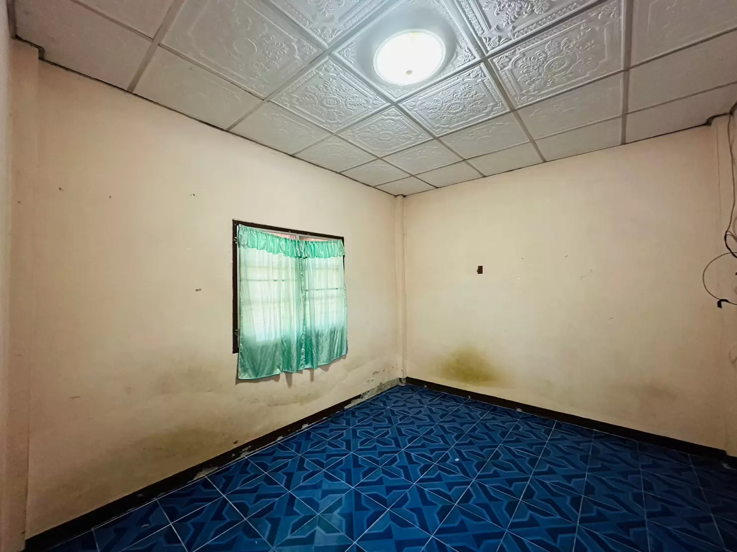 บ้านแฝดชั้นเดียว หมู่บ้านแผ่นดินทอง ต ทับมา อ เมือง จ ระยอง ขายต่ำกว่าราคาประเมิน 1 แสน ซื้อบ้านมีเงินติดกระเป๋า 