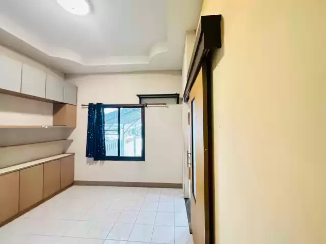 บ้านแฝดชั้นเดียว หมู่บ้านเฉลิมนคร 3 ต ปลวกแดง อ ปลวกแดง จ ระยอง ขายต่ำกว่าราคาประเมิน 1 แสน ซื้อบ้านมีเงินติดกระเป๋า 