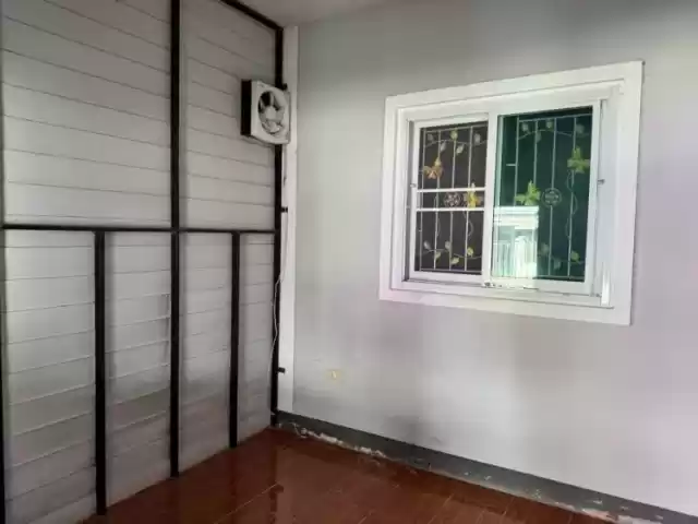 ขายถูก 2 2ล บ้านเดี่ยว 50 2ตรว หมู่บ้านโพธิ์แลนด์1 ต ตาสิทธิ์ อ ปลวกแดง จ ระยอง ติดแบ็คลิสก็ซื้อได้ ขายต่ำกว่าประเมิน พร้อมปรับปรุงลูกค้าเลือกสีได้ 