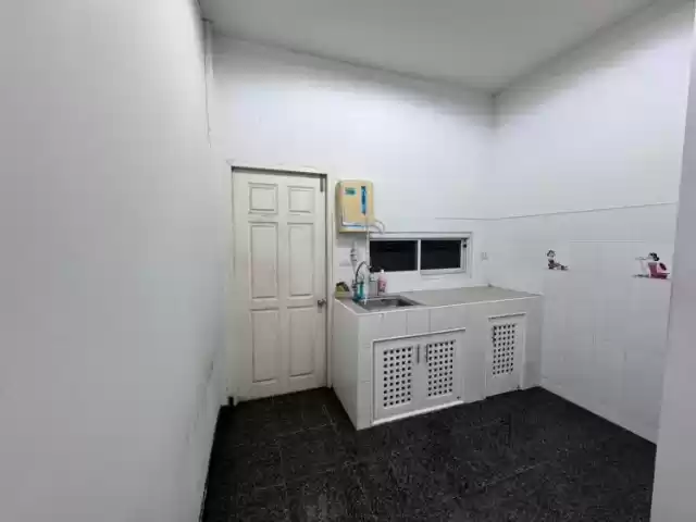 ทาวน์เฮ้าส์ชั้นเดียว หมู่บ้านสิลันตา3ไลฟ์ ต บึง อ ศรีราชา จ ชลบุรี ติดแบ็คลิสก็ซื้อได้ ขายต่ำกว่าประเมิน พร้อมปรับปรุงลูกค้าเลือกสีได้ 