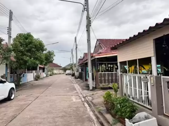 ทาวน์เฮ้าส์ชั้นเดียว หมู่บ้านสิลันตา3ไลฟ์ ต บึง อ ศรีราชา จ ชลบุรี ติดแบ็คลิสก็ซื้อได้ ขายต่ำกว่าประเมิน พร้อมปรับปรุงลูกค้าเลือกสีได้ 