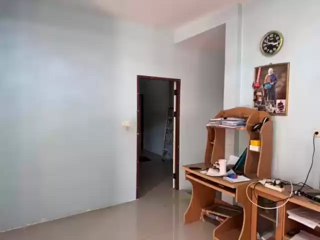 บ้านแฝดชั้นเดียว หมู่บ้านอยู่รักษา อ นิคมพัฒนา จ ระยอง ติดแบ็คลิสก็ซื้อได้ ขายต่ำกว่าประเมิน พร้อมปรับปรุงลูกค้าเลือกสีได้ 