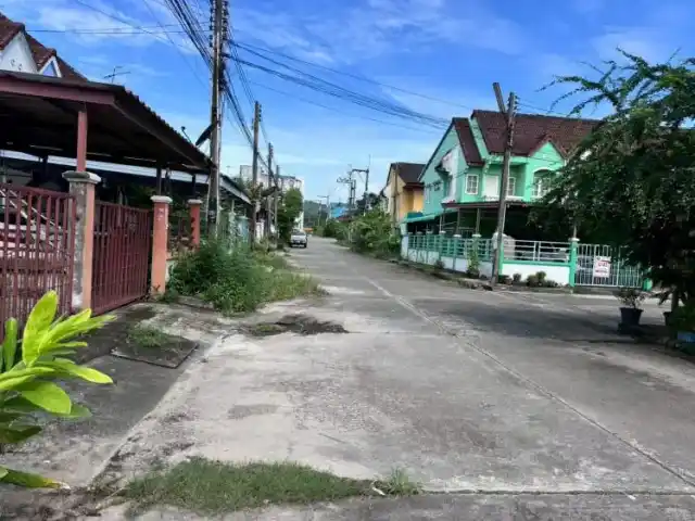 ทาวน์เฮ้าส์2ชั้น หมู่บ้านแกรนด์วิว ถ สุขุมวิท ต ห้วยโป่ง อ เมือง จ ระยอง