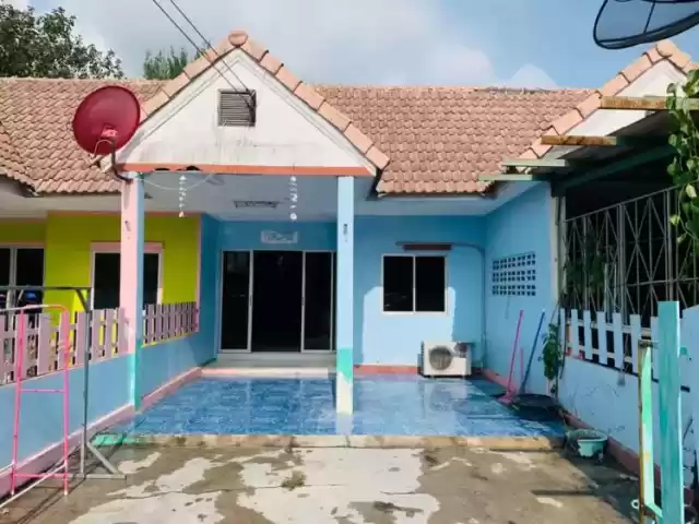 ขายถูก บ้านทาวน์เฮ้าส์ชั้นเดียว 26ตรว หมู่บ้านใกล้แยกหนองบอน นิคมพัฒนา จ ระยอง ขายต่ำกว่าราคาประเมิน 1 แสน ซื้อบ้านมีเงินติดกระเป๋า 