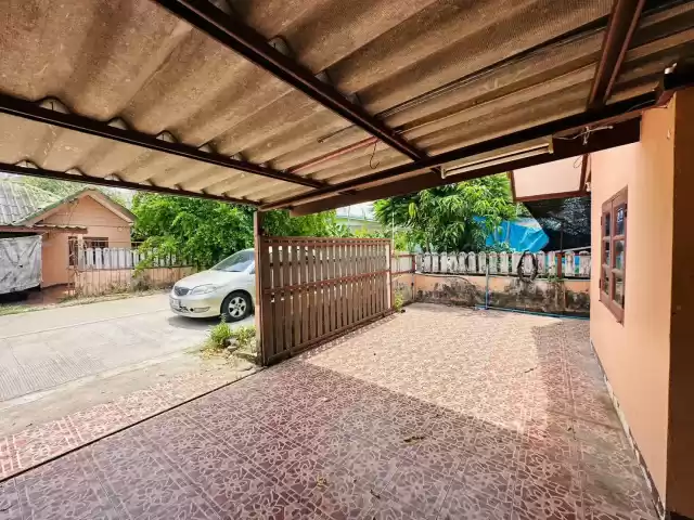 บ้านแฝดชั้นเดียว หมู่บ้านแผ่นดินทอง ต ทับมา อ เมือง จ ระยอง ขายต่ำกว่าราคาประเมิน 1 แสน ซื้อบ้านมีเงินติดกระเป๋า 