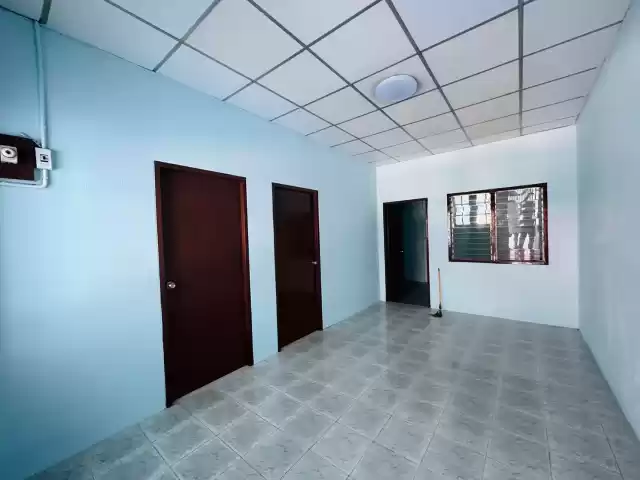 ทาวน์เฮ้าส์ชั้นเดียว 21ตรว หมู่บ้านตระกูลทอง ต สุรศักดิ์ อ ศรีราชา จ ชลบุรี ขายต่ำกว่าราคาประเมิน 1 แสน ซื้อบ้านมีเงินติดกระเป๋า 